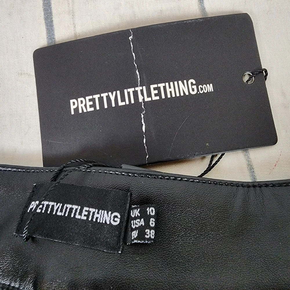 PrettyLittleThing Vegan Faux Leather Zip Front Wide Leg Trouser Black Size 6 New - Picture 14 of 16